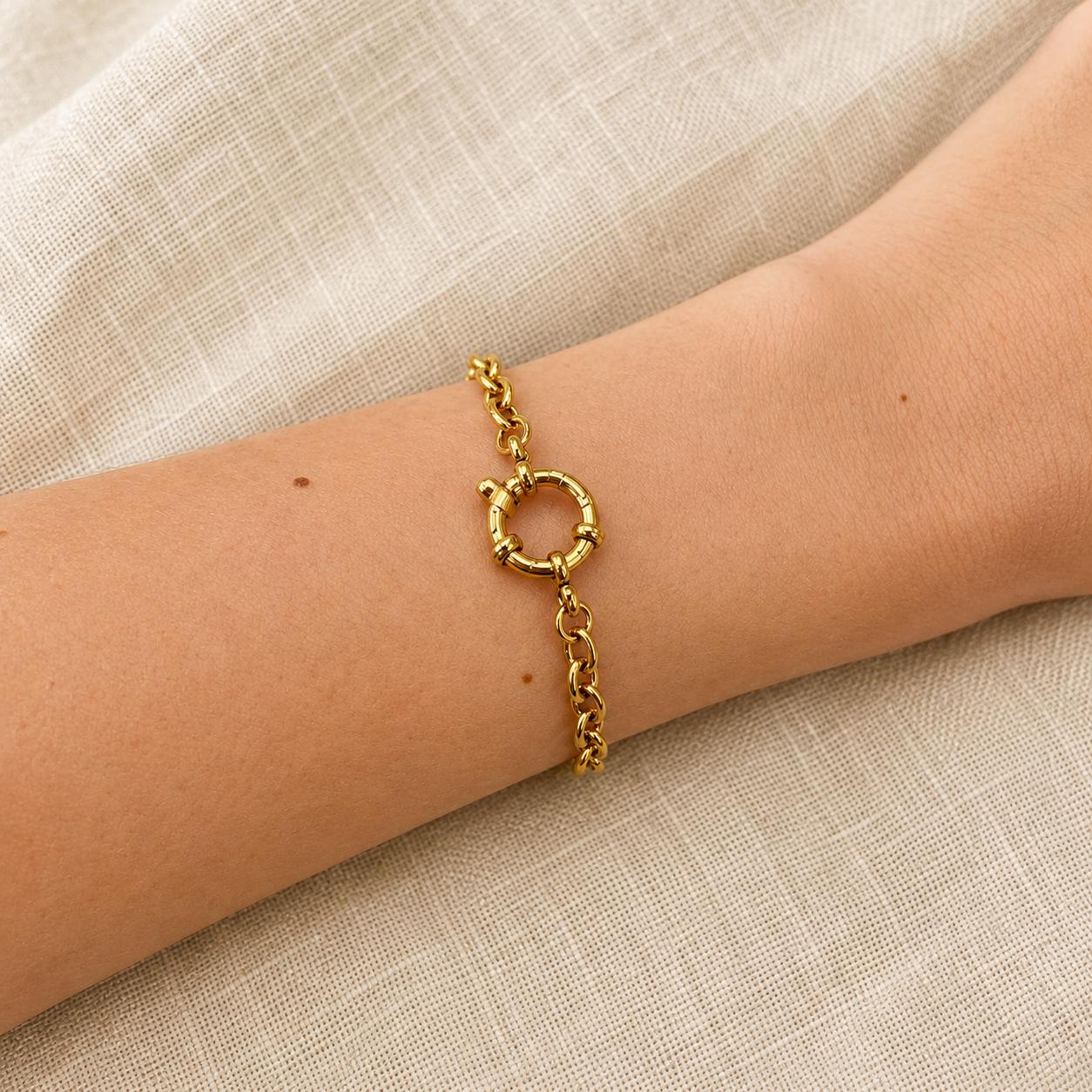 Gold plated Circle Clasp Bracelet