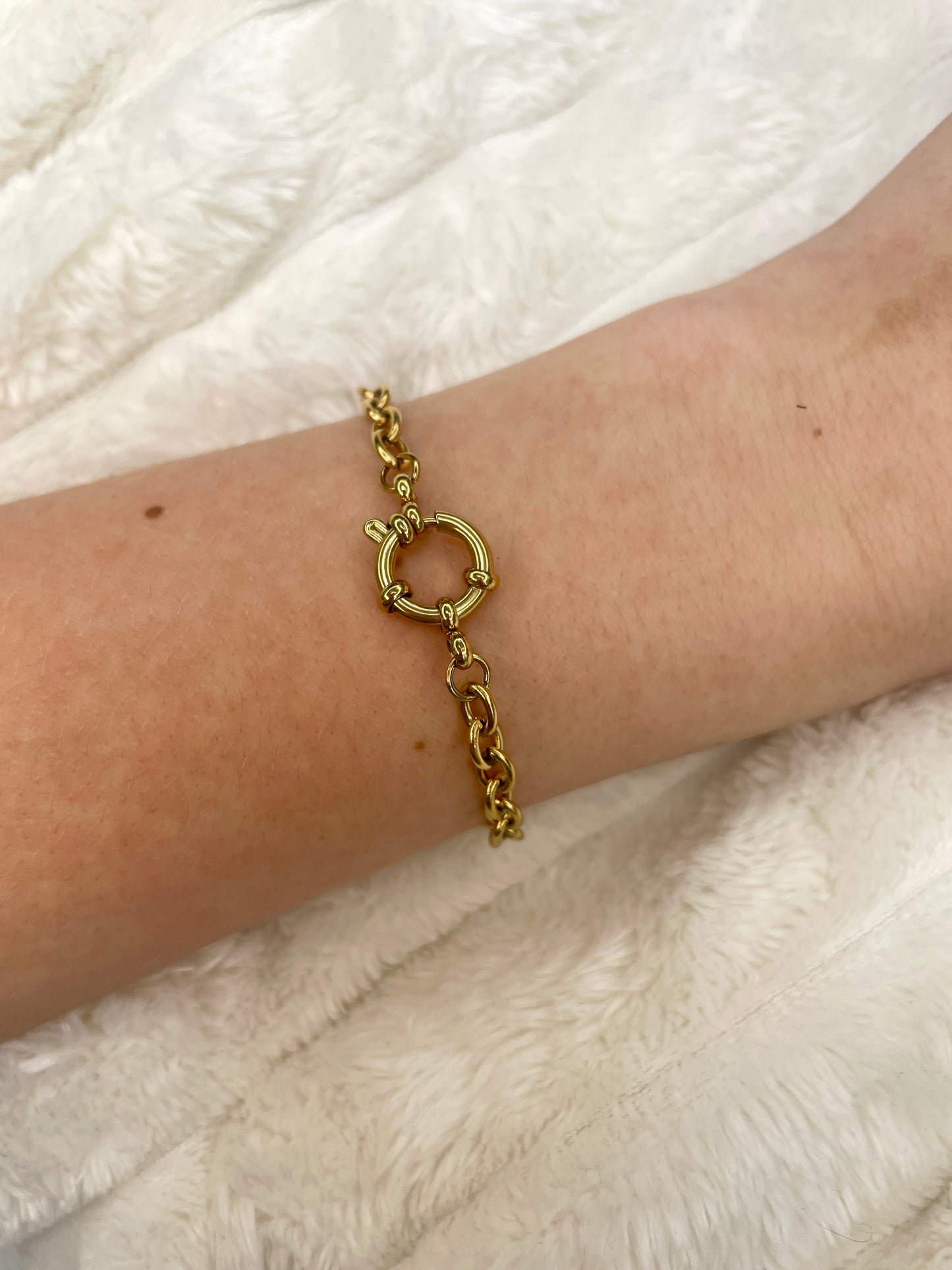 Gold Circle Clasp Bracelet