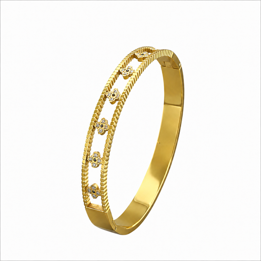 Cut-out Gold clover Bangle