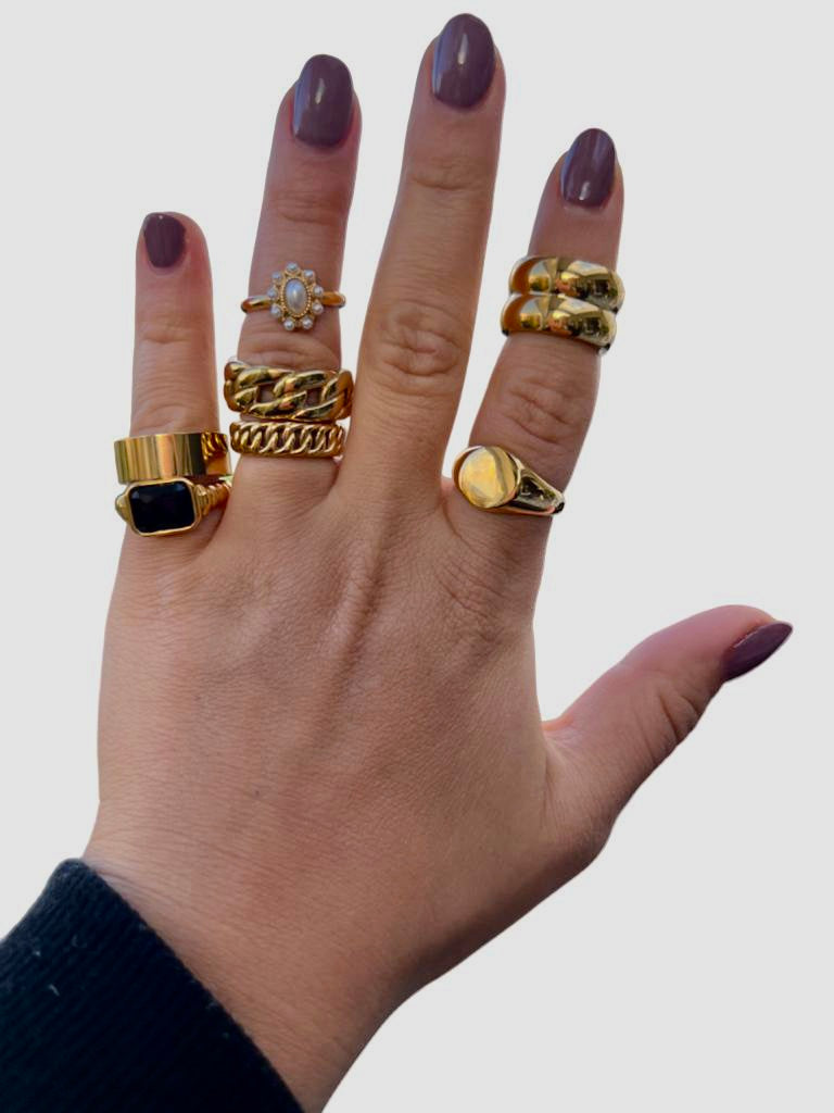 Black Stone Ring | Gold-Plated Black Stone Ring | Magnomia