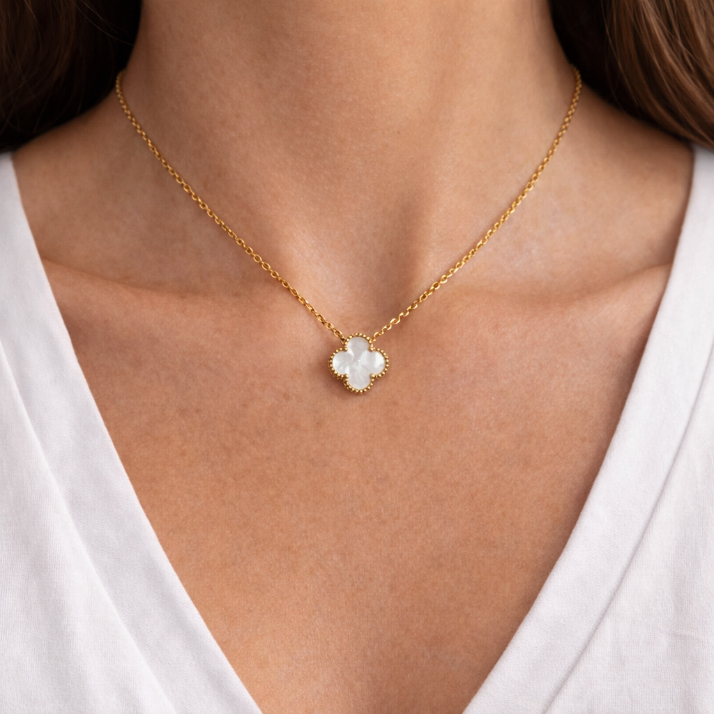 Minimal Clover Necklace