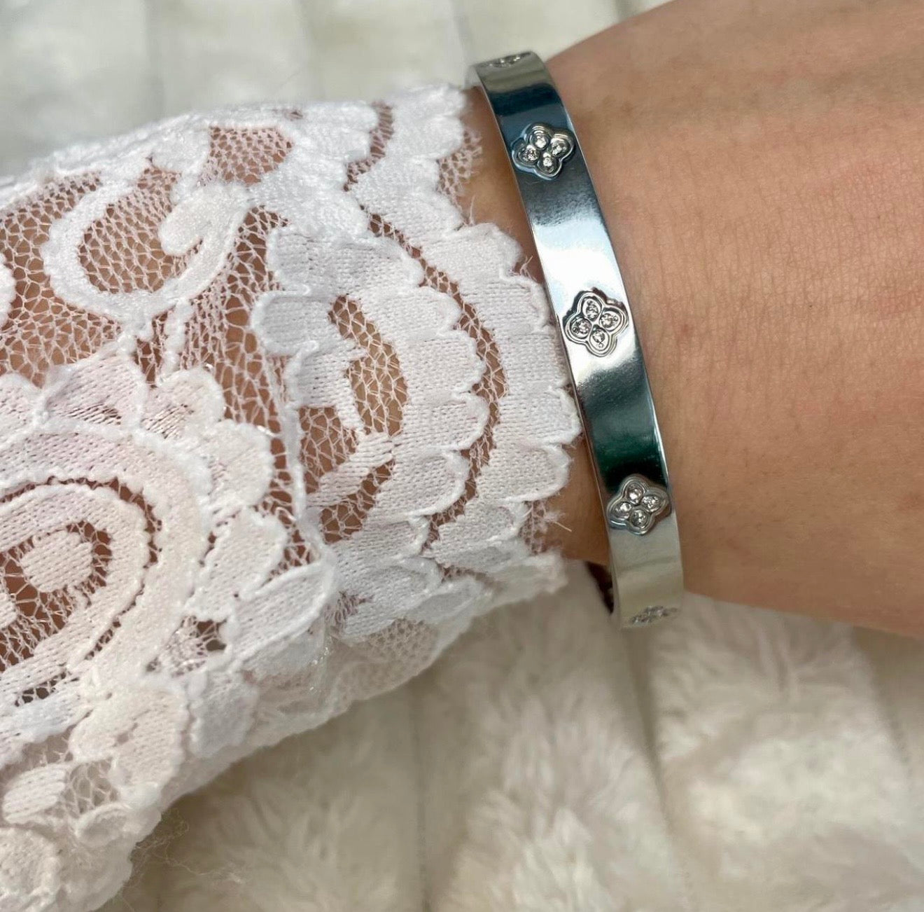 Silver Stamped Clover Bangle bracelet