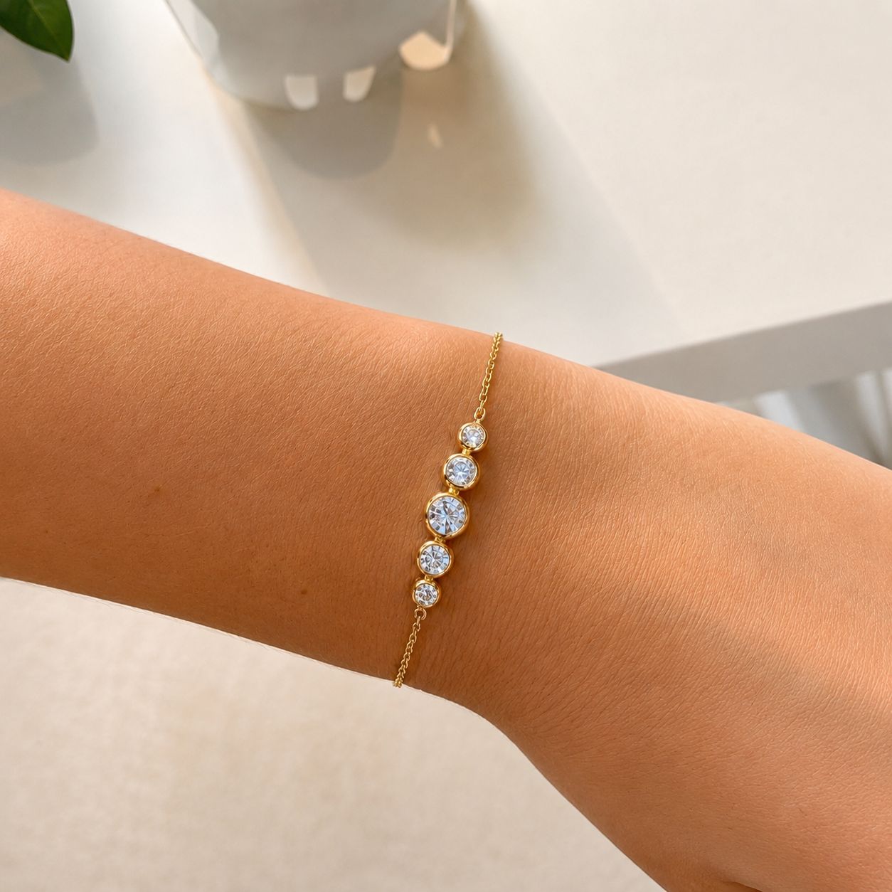 gold plated_bezel_bracelet_magnomia